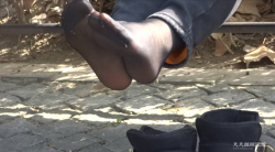 户外街拍黑丝脚2v1g