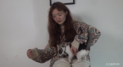 【南国足艺】新模特乐儿木屐美脚诱惑，展示性感红润脚底！