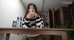 Beautiful girl Mingming showing off her big sexy foot4