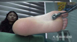 【aapary模拍视频】薇薇脱袜秀足