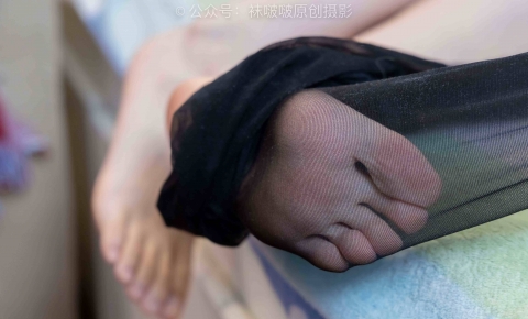 袜啵啵471期：甜甜圈-高跟鞋、黑丝、短肉丝、裸足、校服裤里丝