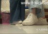 重庆小姐姐双人小白鞋踩面包