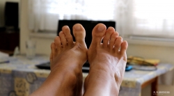 【MCrushing】Pov showing of my soles while relaxing + close view